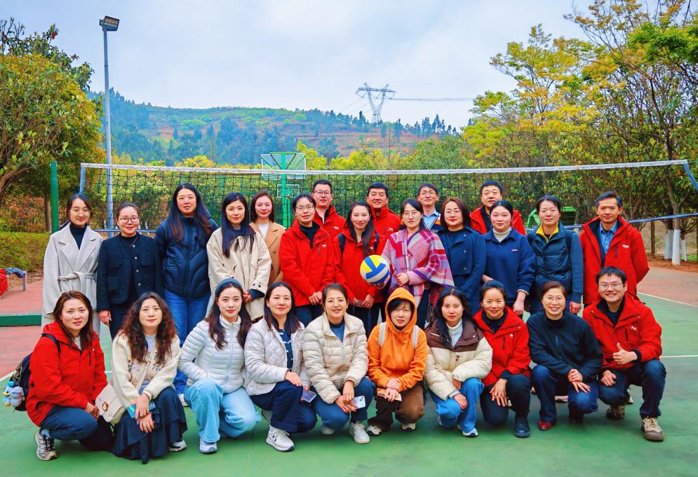 “‘排’出精彩·育见未来”---- beat365亚洲体育官方网站分工会组织教职工气排球比赛